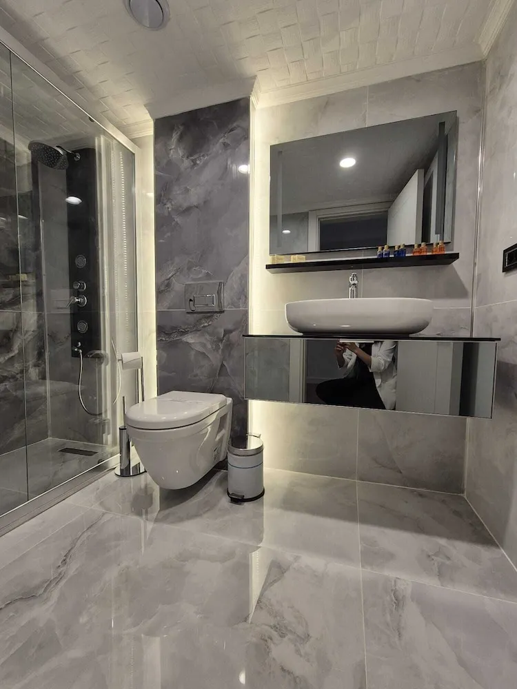 King Suite Room
