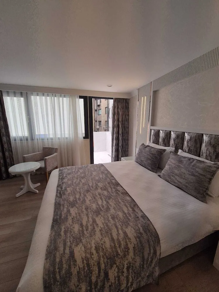 King Suite Room