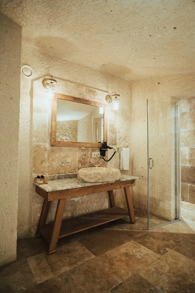 King Cave Suite with Jacuzzi