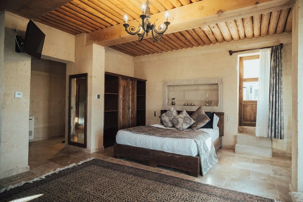 King Cave Suite with Jacuzzi