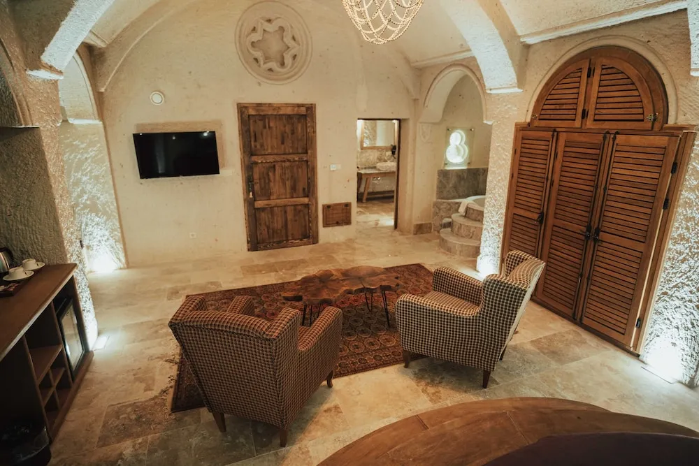 King Cave Suite with Jacuzzi