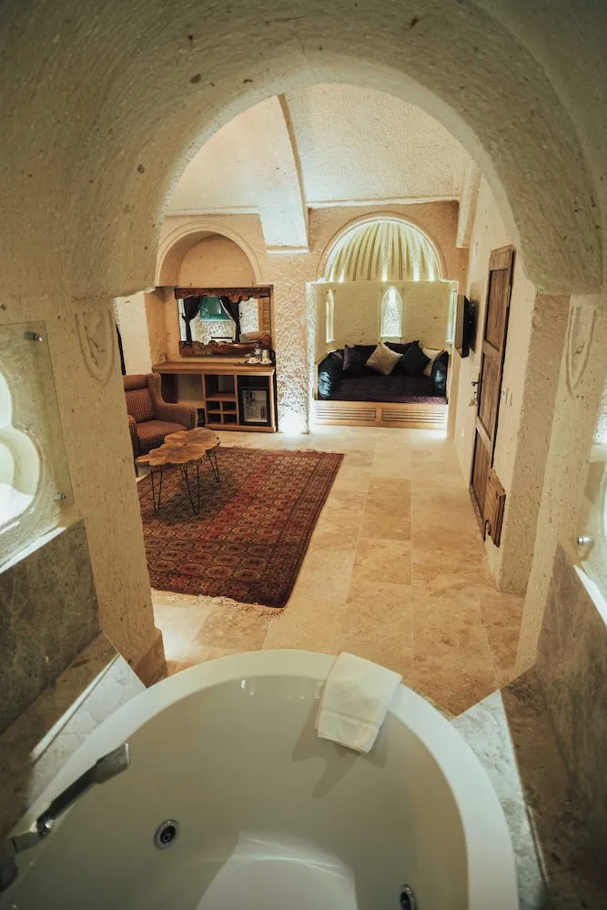 King Cave Suite with Jacuzzi