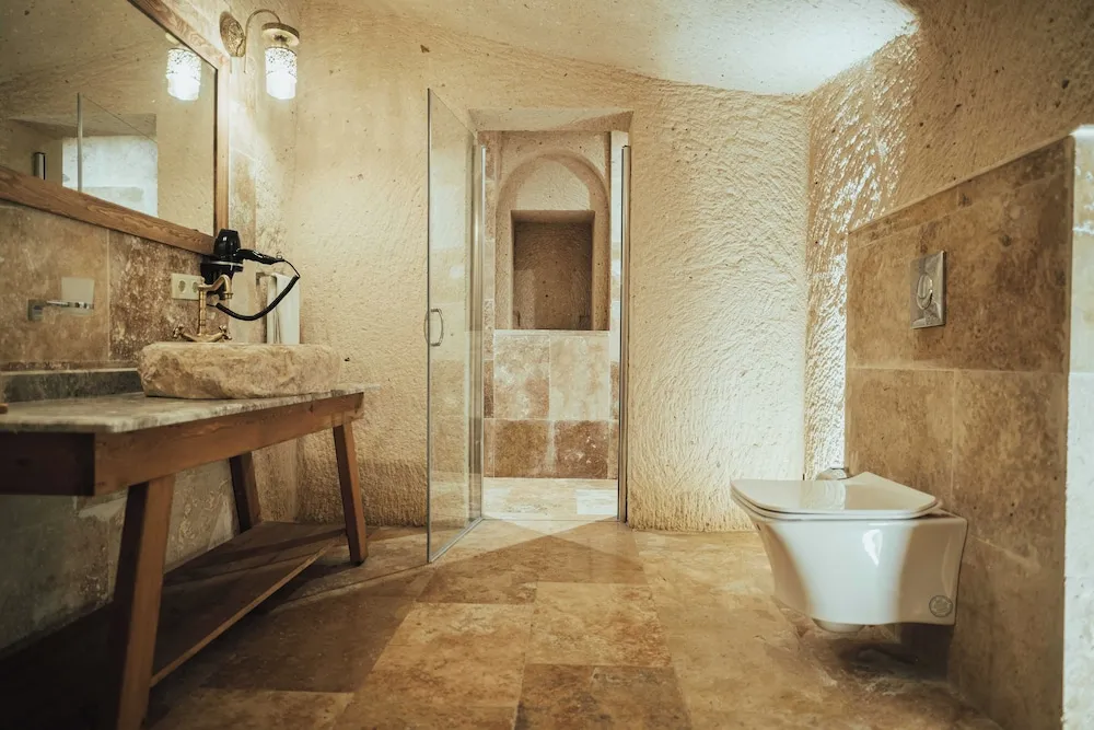 King Cave Suite with Jacuzzi