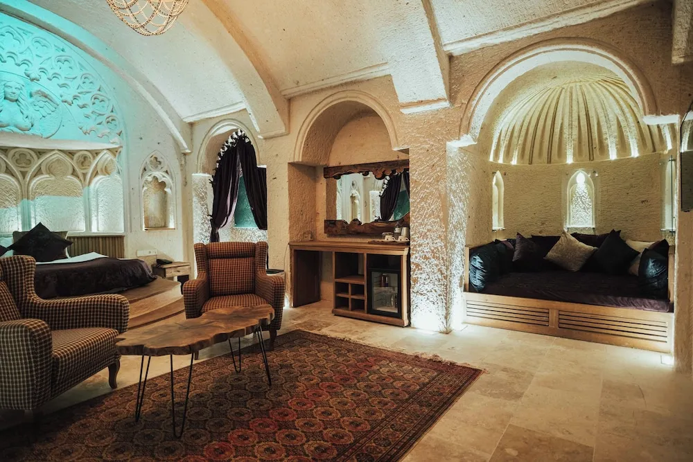 King Cave Suite with Jacuzzi