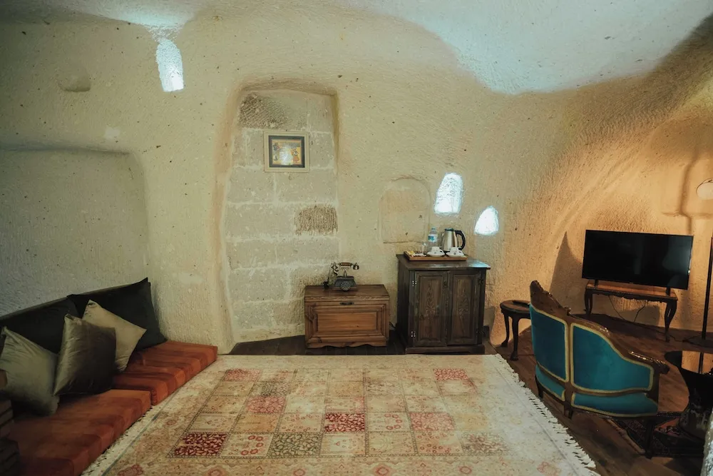 King Cave Suite with Stone Bathtub