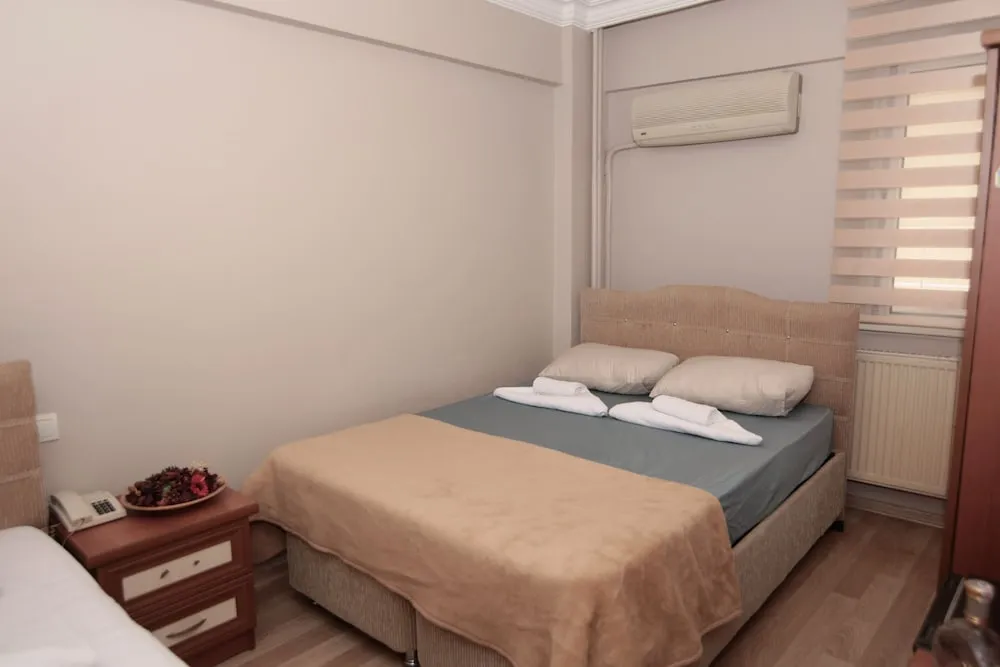 Basic Üç Kişilik Oda, Sigara İçilebilir