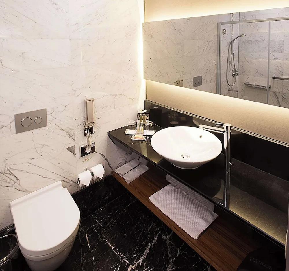 Deluxe Oda, 1 En Büyük (King) Boy Yatak