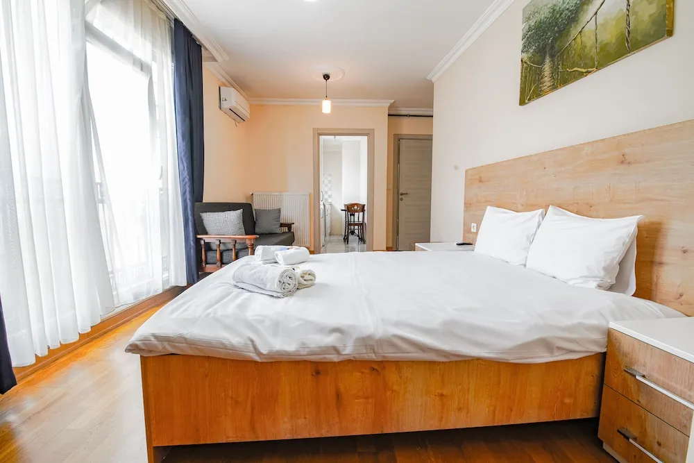 Comfort Triple Room, 1 Bedroom, City View (210m away with Kitchen)