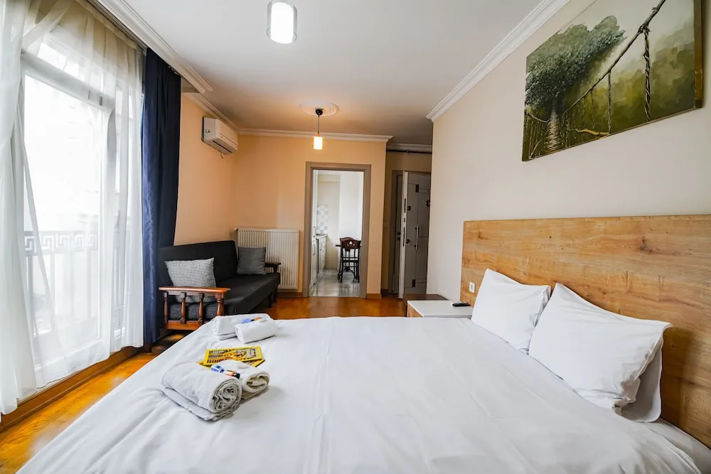 Comfort Triple Room, 1 Bedroom, City View (210m away with Kitchen)