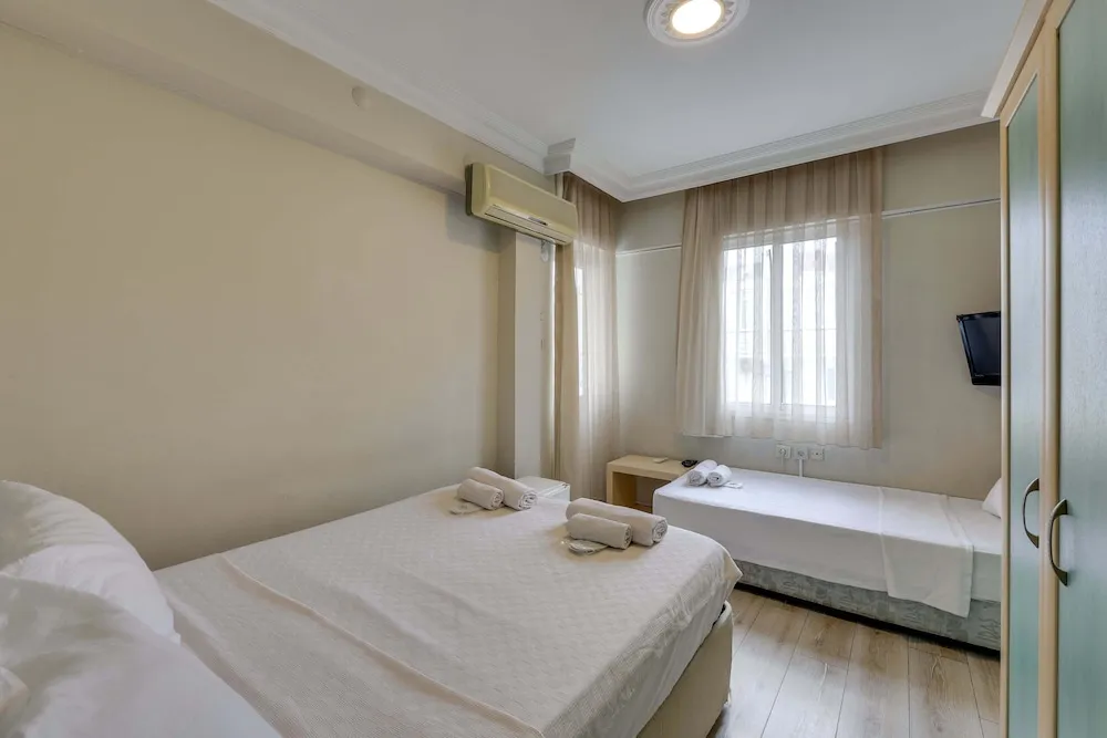 3 Kisilik Sehir Manzarali - Balkonlu Aile Odasi