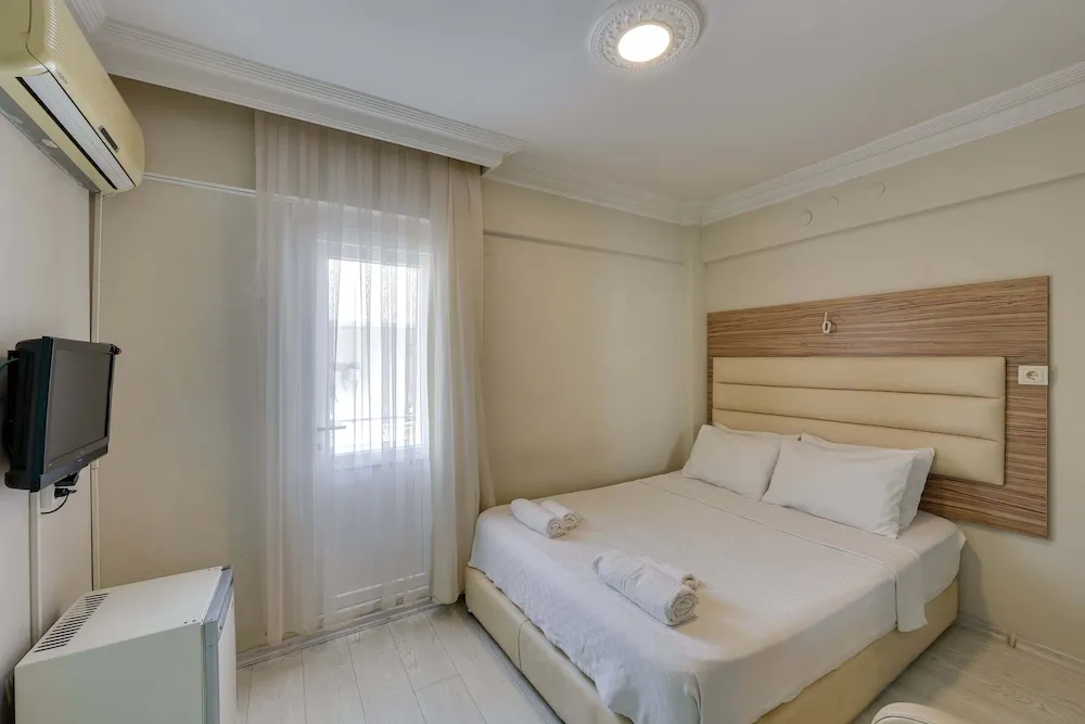 Cift Kisilik Sehir Manzarali - Balkonlu Aile Odasi