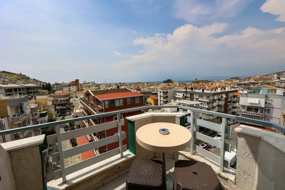 Cift Kisilik Sehir Manzarali - Balkonlu Aile Odasi
