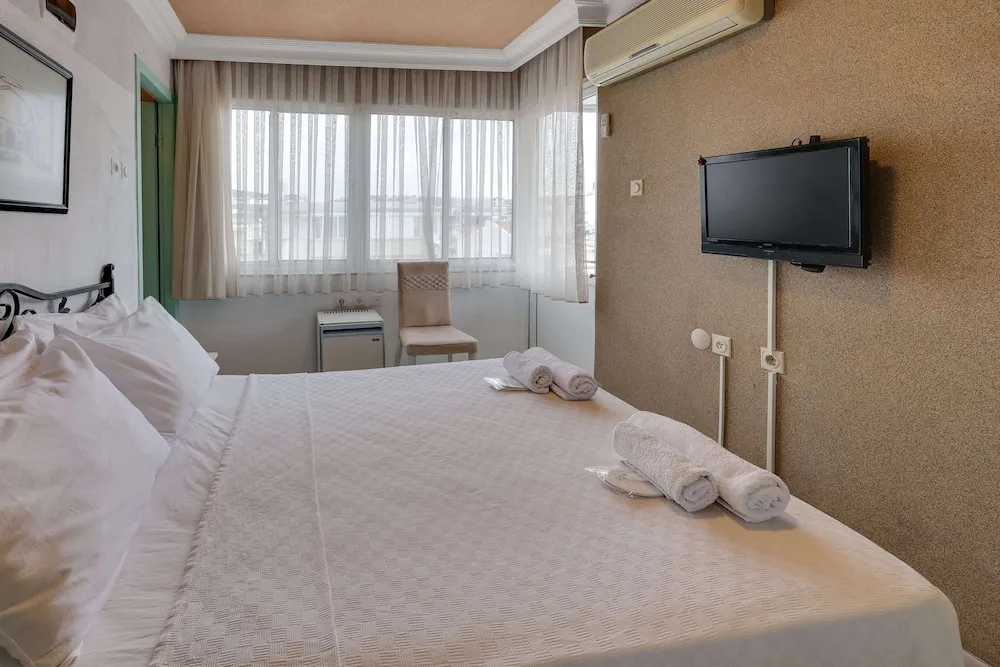 Cift Kisilik Sehir Manzarali - Balkonlu Aile Odasi