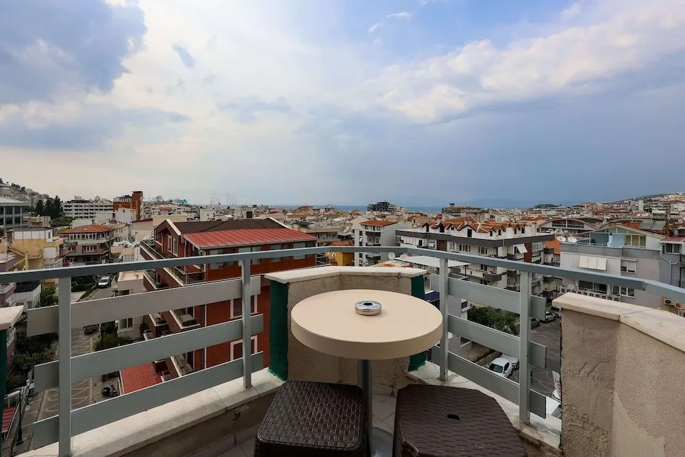 Cift Kisilik Sehir Manzarali - Balkonlu Aile Odasi