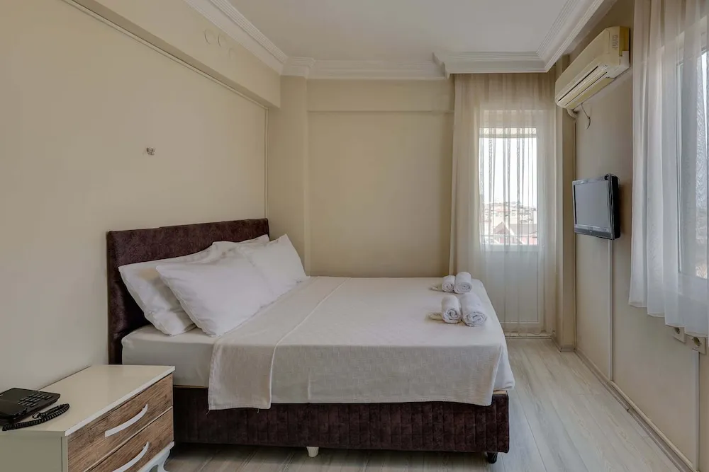 Cift Kisilik Sehir Manzarali - Balkonlu Aile Odasi