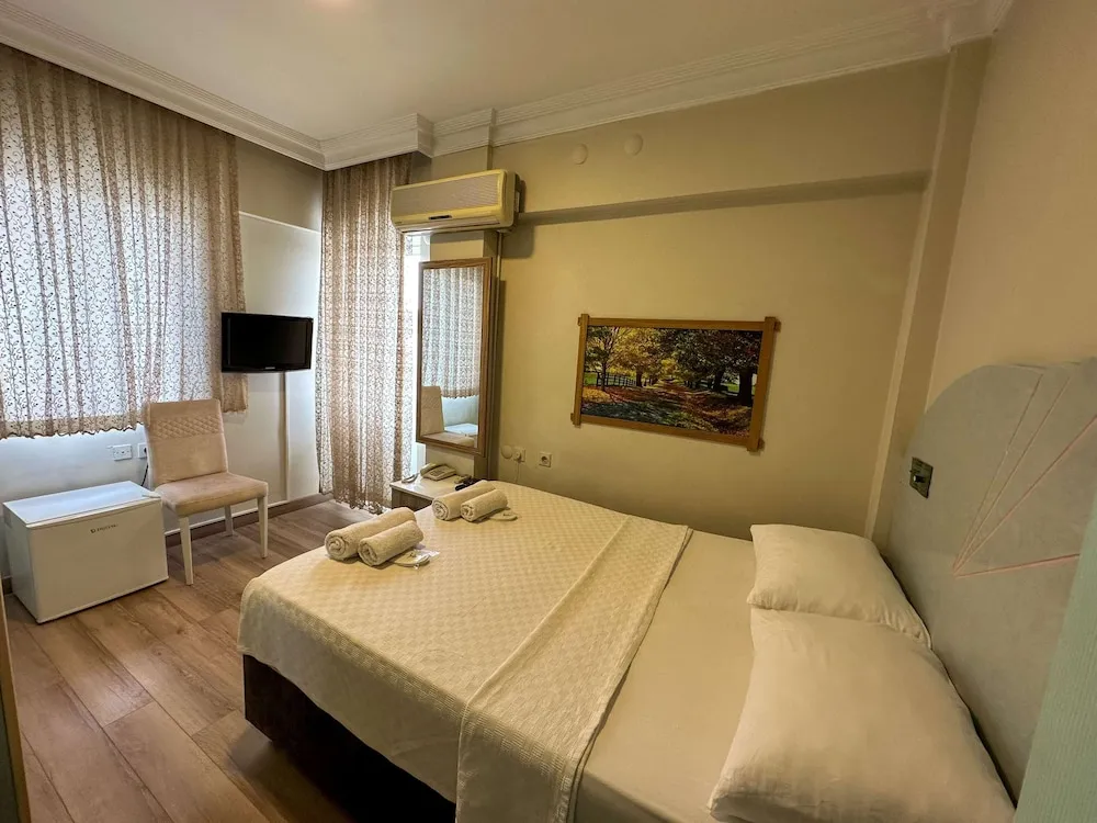 Cift Kisilik Sehir Manzarali - Balkonlu Aile Odasi