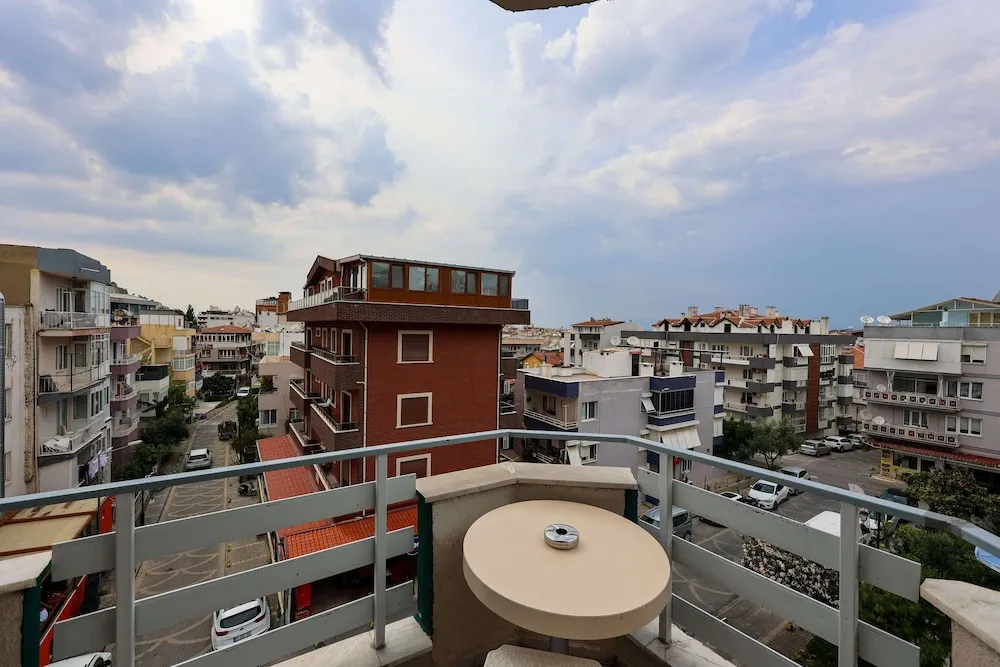 Cift Kisilik Sehir Manzarali - Balkonlu Aile Odasi