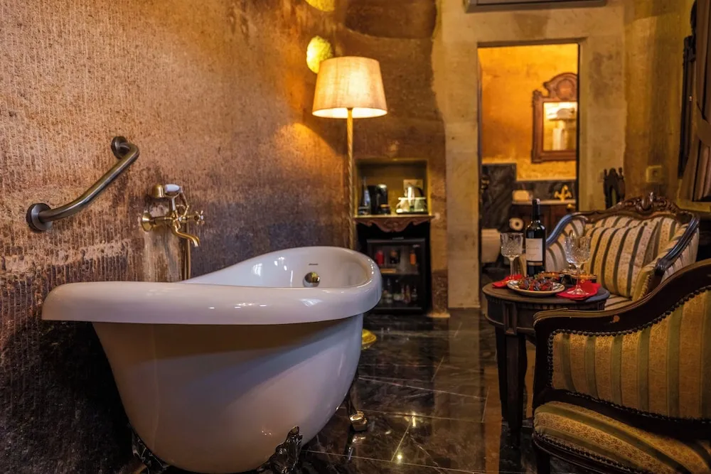 Junior Süit, 1 Çift Kişilik Yatak (Cave, Bathtub)