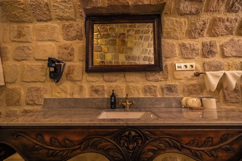 Deluxe Süit, 1 Çift Kişilik Yatak (Cave, Bathtub)