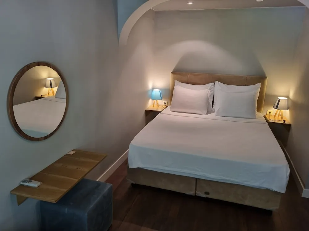 Premium Oda, 1 Büyük (Queen) Boy Yatak, Sıcak Su Küveti, Bahçe Manzaralı