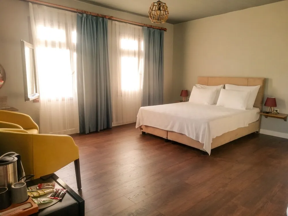 Deluxe İki Ayrı Yataklı Oda, Birden Çok Yatak, Kısmi Deniz Manzaralı, Zemin Kat