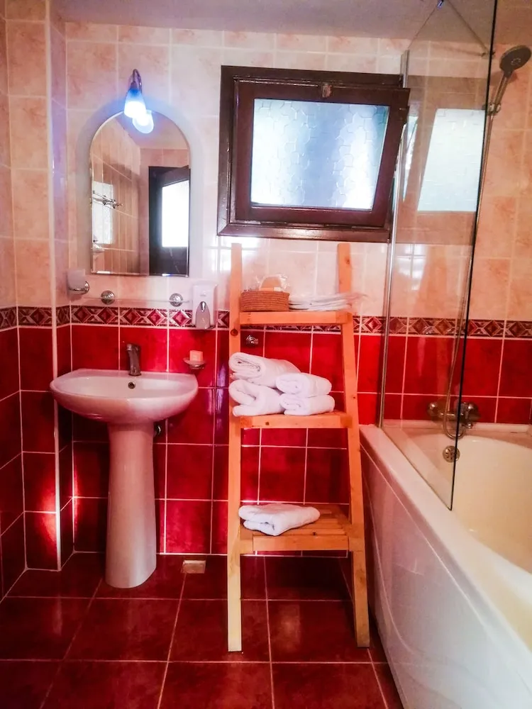 Deluxe İki Ayrı Yataklı Oda, Birden Çok Yatak, Kısmi Deniz Manzaralı, Zemin Kat