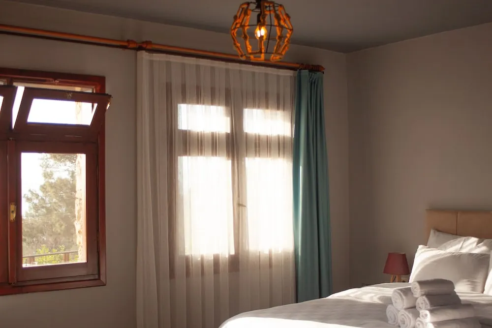 Deluxe İki Ayrı Yataklı Oda, Birden Çok Yatak, Kısmi Deniz Manzaralı, Zemin Kat