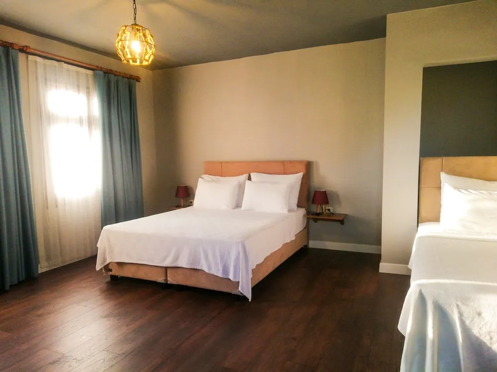 Deluxe İki Ayrı Yataklı Oda, Birden Çok Yatak, Kısmi Deniz Manzaralı, Zemin Kat
