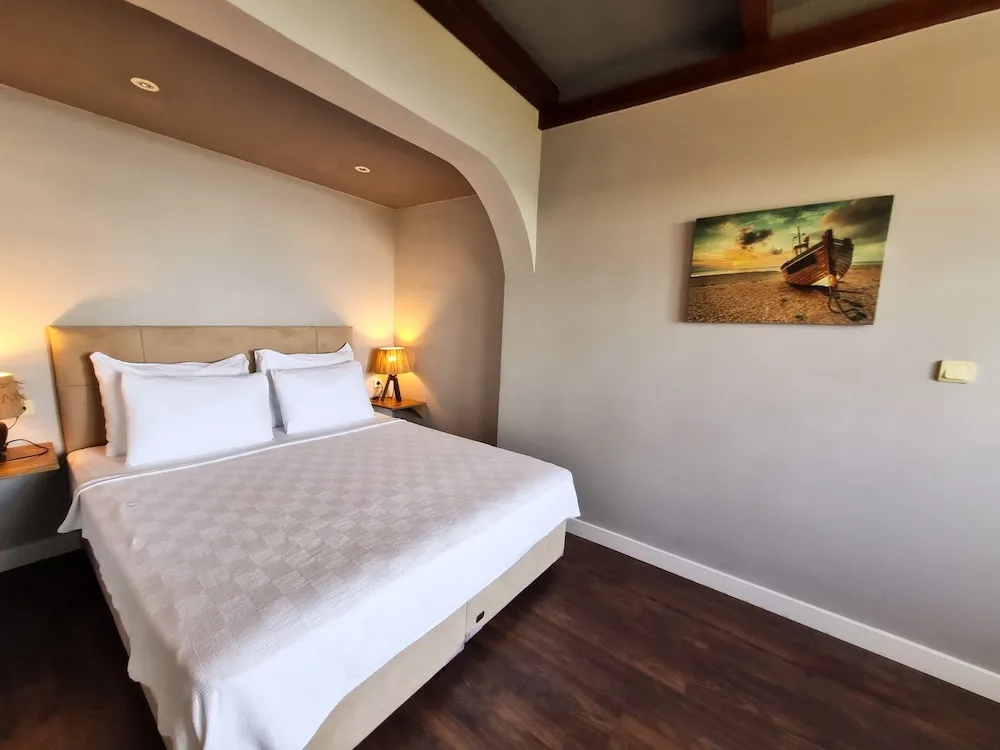 Deluxe Tek Büyük veya İki Ayrı Yataklı Oda, Birden Çok Yatak, Balkon, Deniz Manzaralı