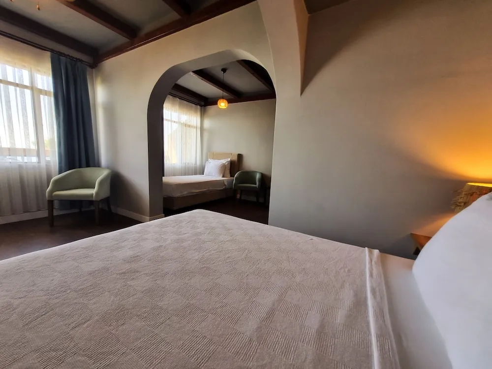 Deluxe Tek Büyük veya İki Ayrı Yataklı Oda, Birden Çok Yatak, Balkon, Deniz Manzaralı