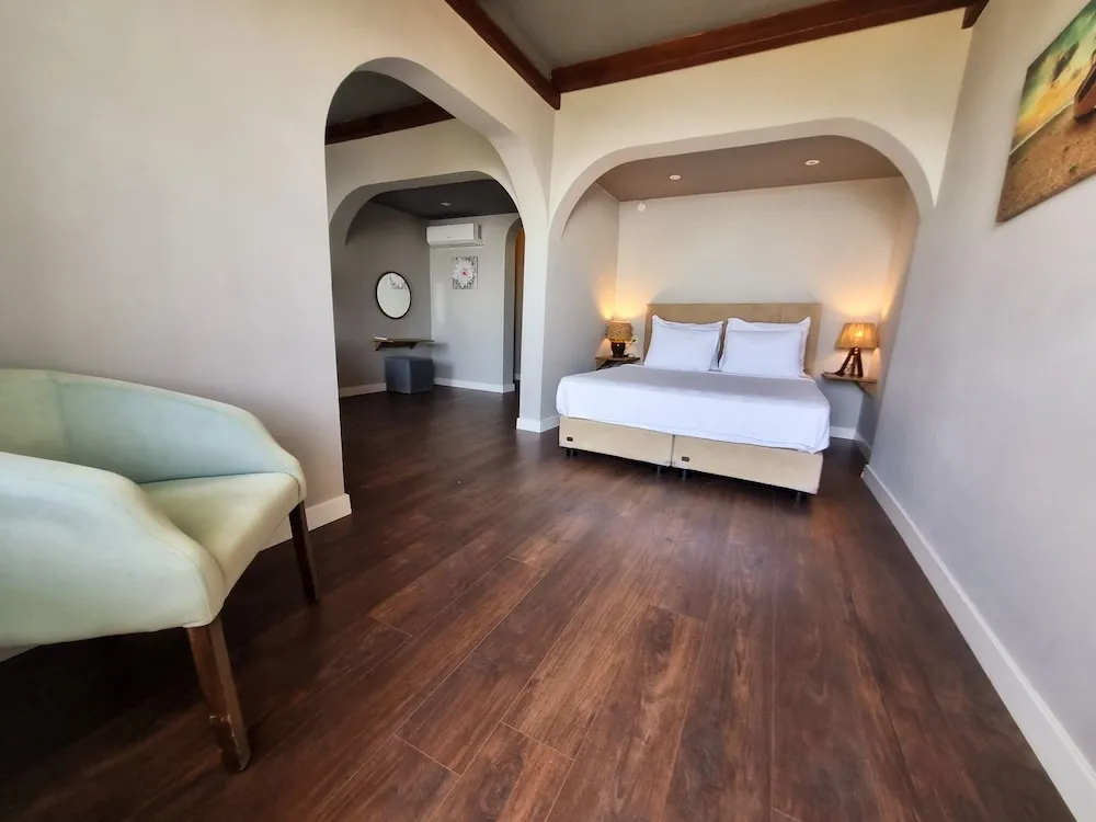 Deluxe Tek Büyük veya İki Ayrı Yataklı Oda, Birden Çok Yatak, Balkon, Deniz Manzaralı