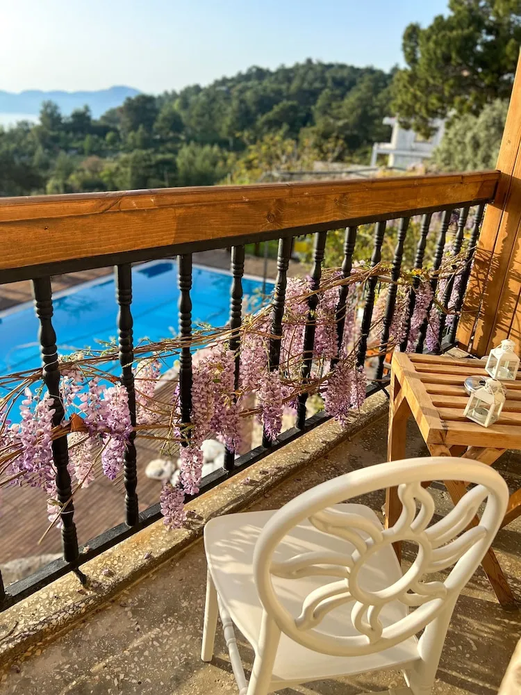 Deluxe Tek Büyük veya İki Ayrı Yataklı Oda, Birden Çok Yatak, Balkon, Deniz Manzaralı
