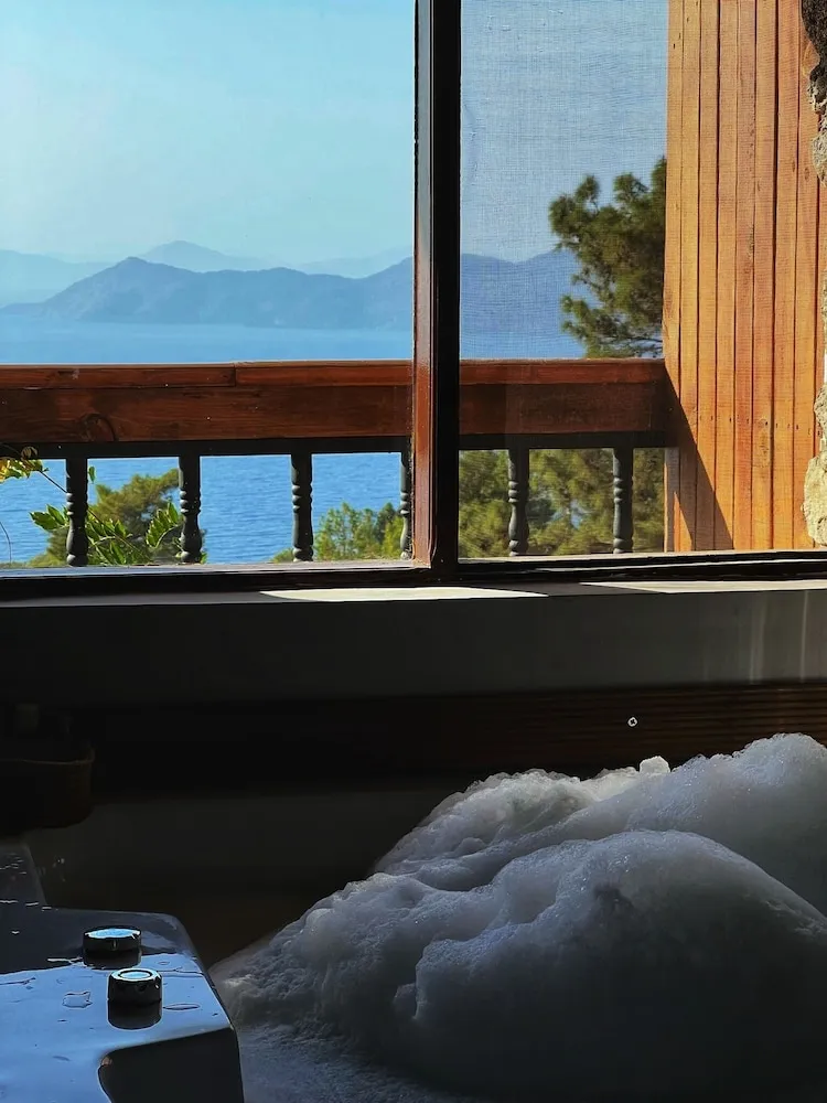 Romantic Oda, 1 Büyük (Queen) Boy Yatak, Sıcak Su Küveti, Deniz Manzaralı