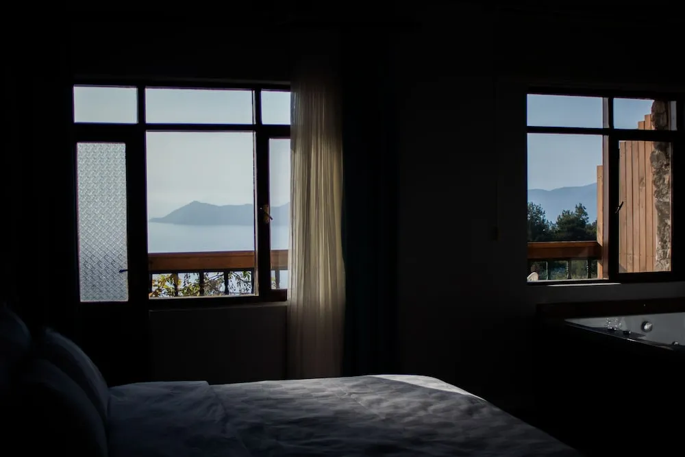 Romantic Oda, 1 Büyük (Queen) Boy Yatak, Sıcak Su Küveti, Deniz Manzaralı