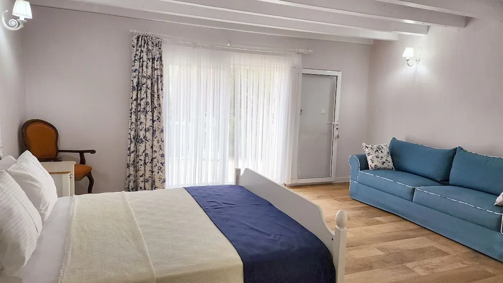 Traditional Tek Büyük Yataklı Oda