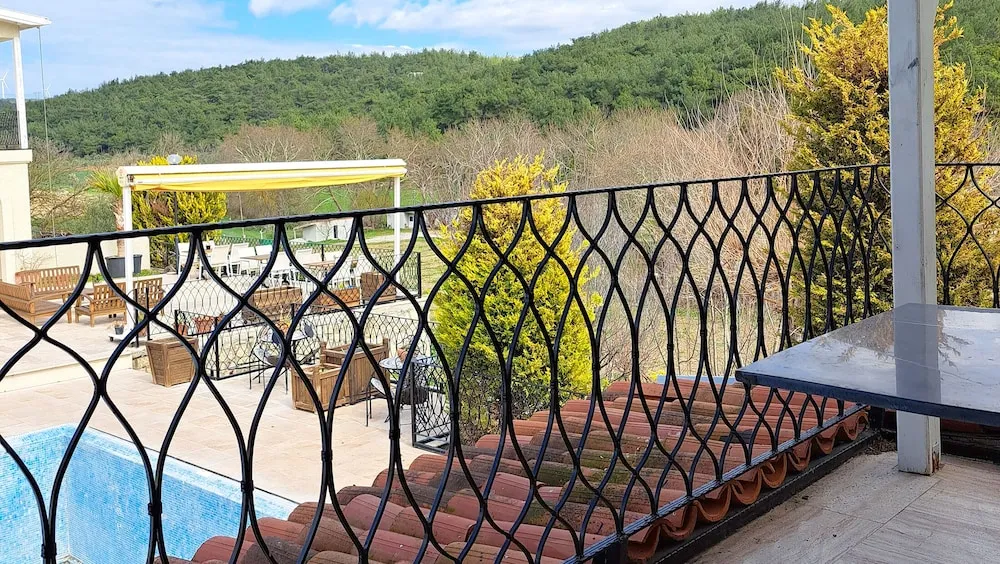 Traditional Tek Büyük Yataklı Oda