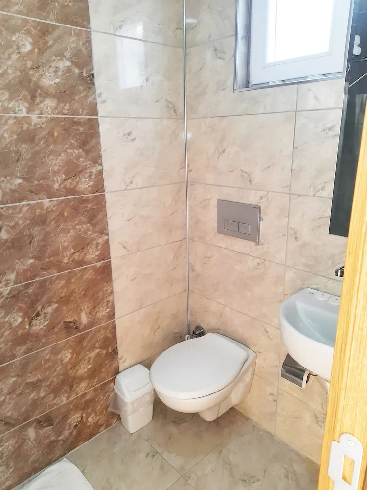 Basic Tek Büyük Yataklı Oda