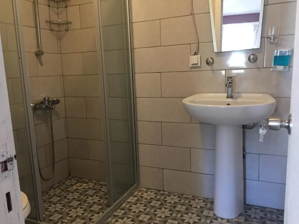 Üç Kişilik Oda, Küçük Mutfak