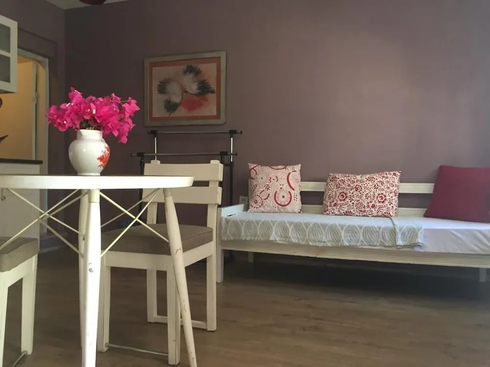 Üç Kişilik Oda, Küçük Mutfak