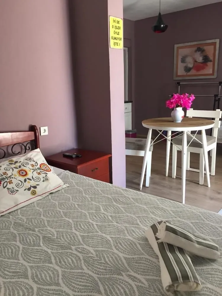 Üç Kişilik Oda, Küçük Mutfak