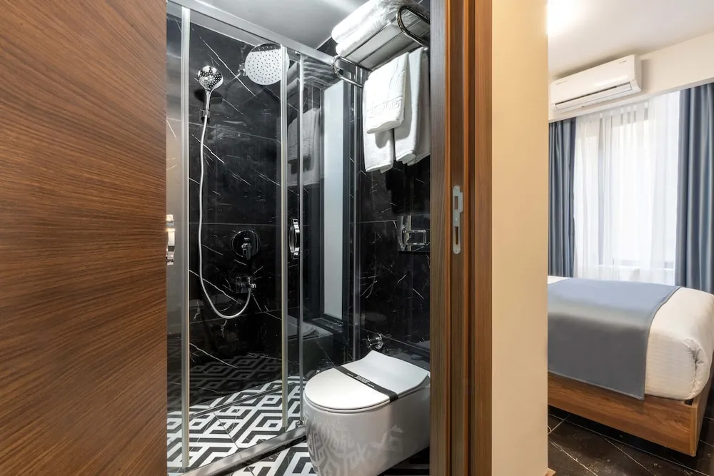 Standard Tek Büyük Yataklı Oda