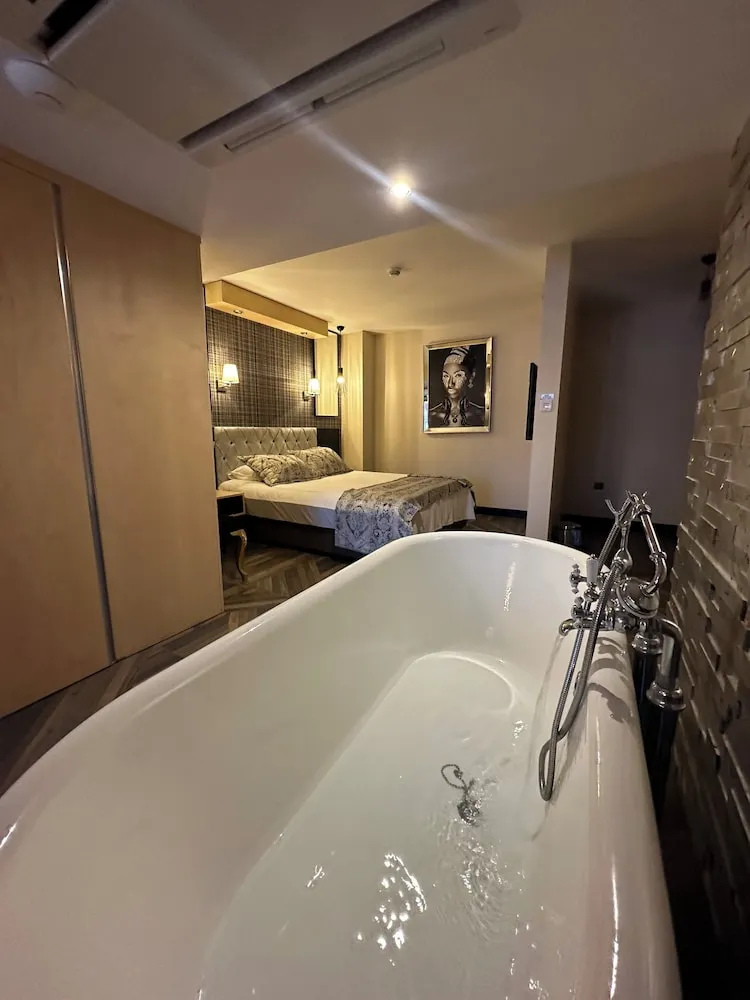 Luxury Süit, 1 En Büyük (King) Boy Yatak, Havuz Manzaralı