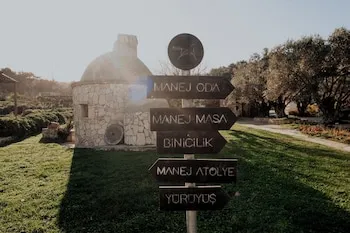 Manej Urla