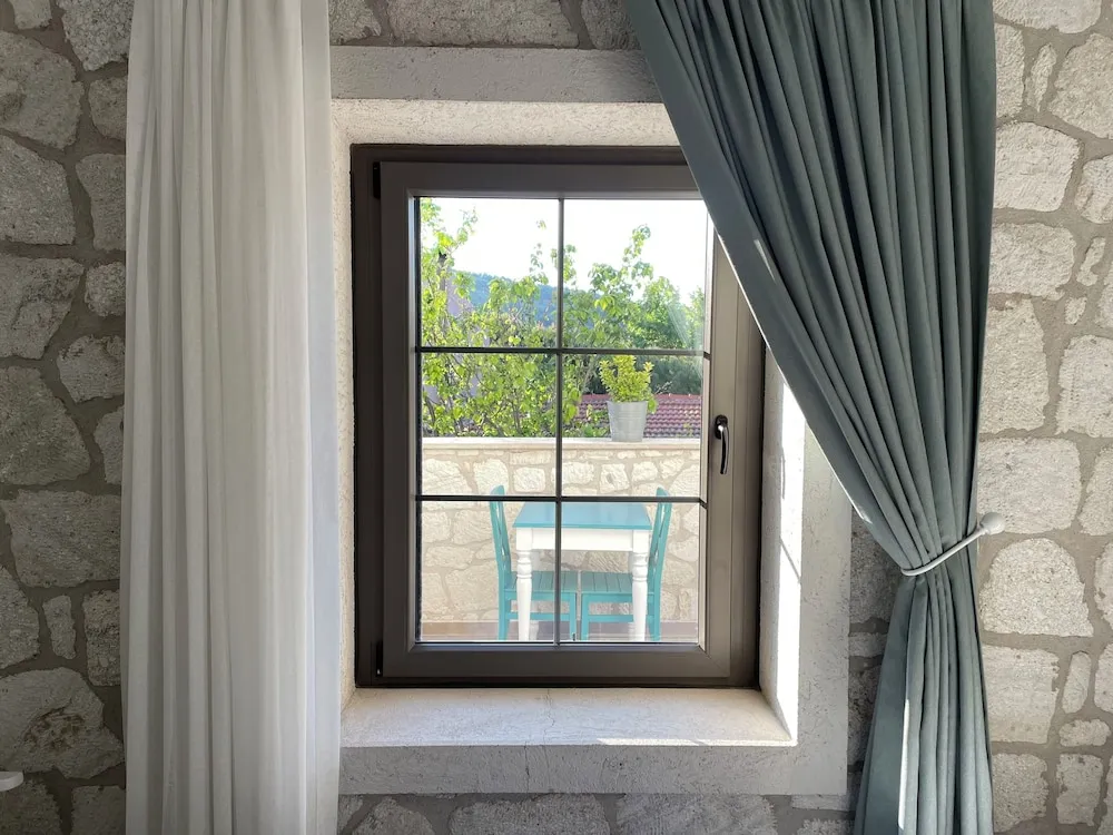 Standard Tek Büyük Yataklı Oda Bahçe Katı, Sigara içilmez