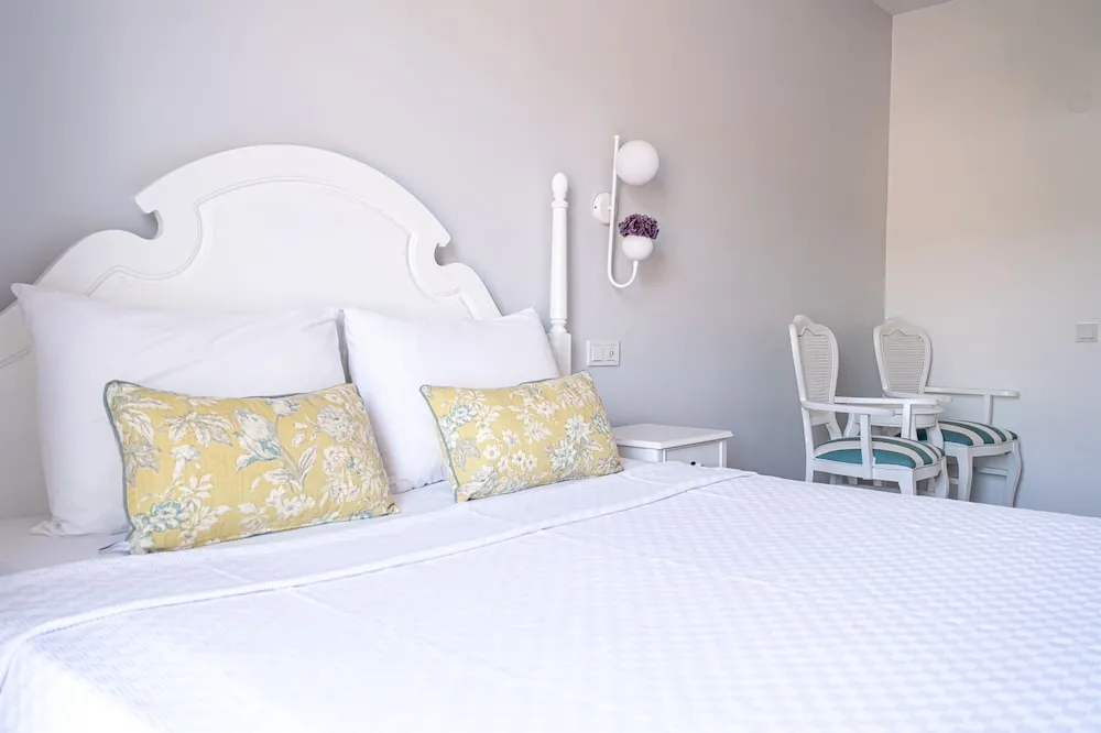 Deluxe Tek Büyük Yataklı Oda, Balkon, Deniz Manzaralı (Non Smoking)