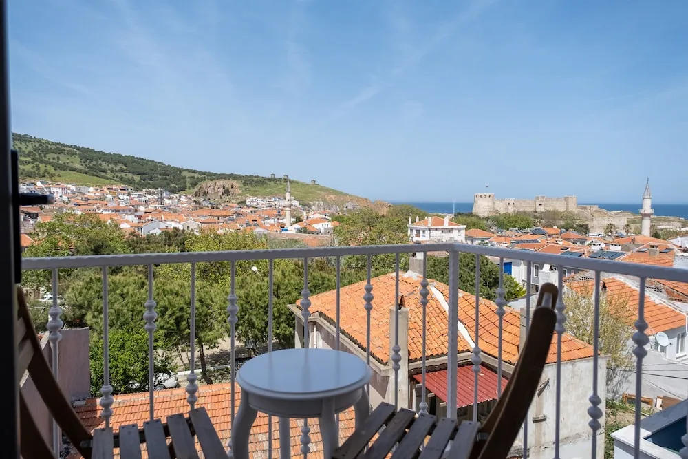 Deluxe Tek Büyük Yataklı Oda, Balkon, Deniz Manzaralı (Non Smoking)
