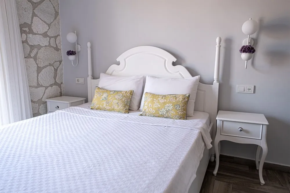 Deluxe Tek Büyük Yataklı Oda, Balkon, Deniz Manzaralı (Non Smoking)