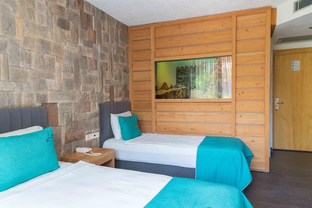 Deluxe Tek Büyük veya İki Ayrı Yataklı Oda, Balkon, Deniz Manzaralı