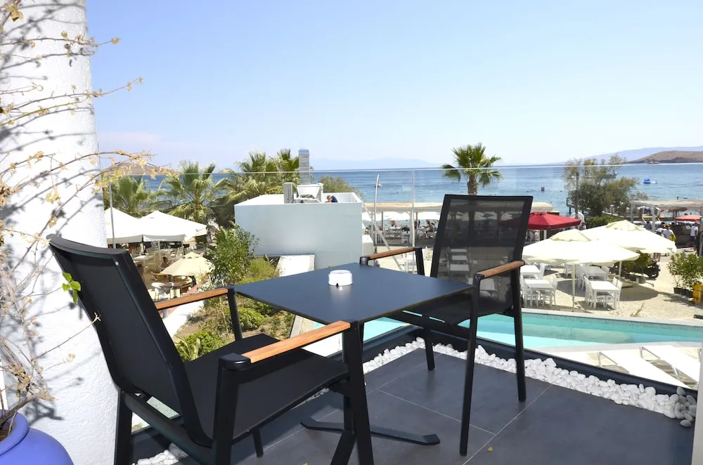 Deluxe Tek Büyük veya İki Ayrı Yataklı Oda, Balkon, Deniz Manzaralı