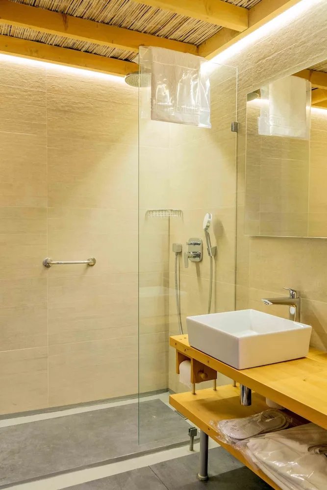 Deluxe Tek Büyük veya İki Ayrı Yataklı Oda, 1 Yatak Odası, Balkon, Bahçe Manzaralı